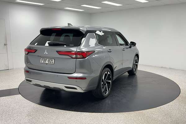 2023 Mitsubishi Outlander Exceed ZM