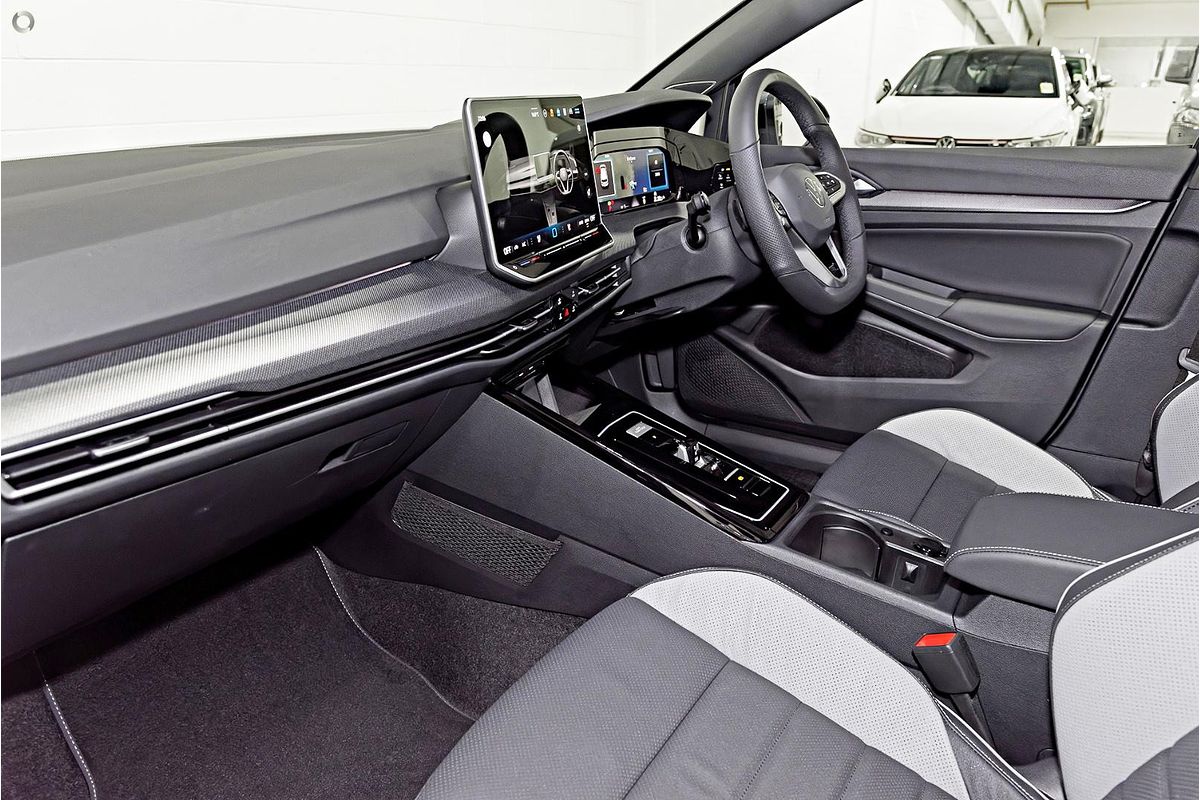 2025 Volkswagen Golf 110TSI R-Line 8.5