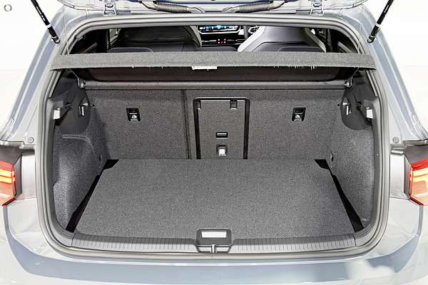 2025 Volkswagen Golf 110TSI R-Line 8.5