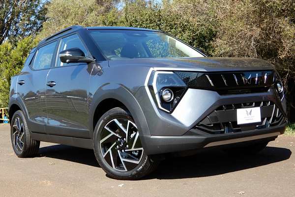 2025 Mahindra XUV 3XO AX7L