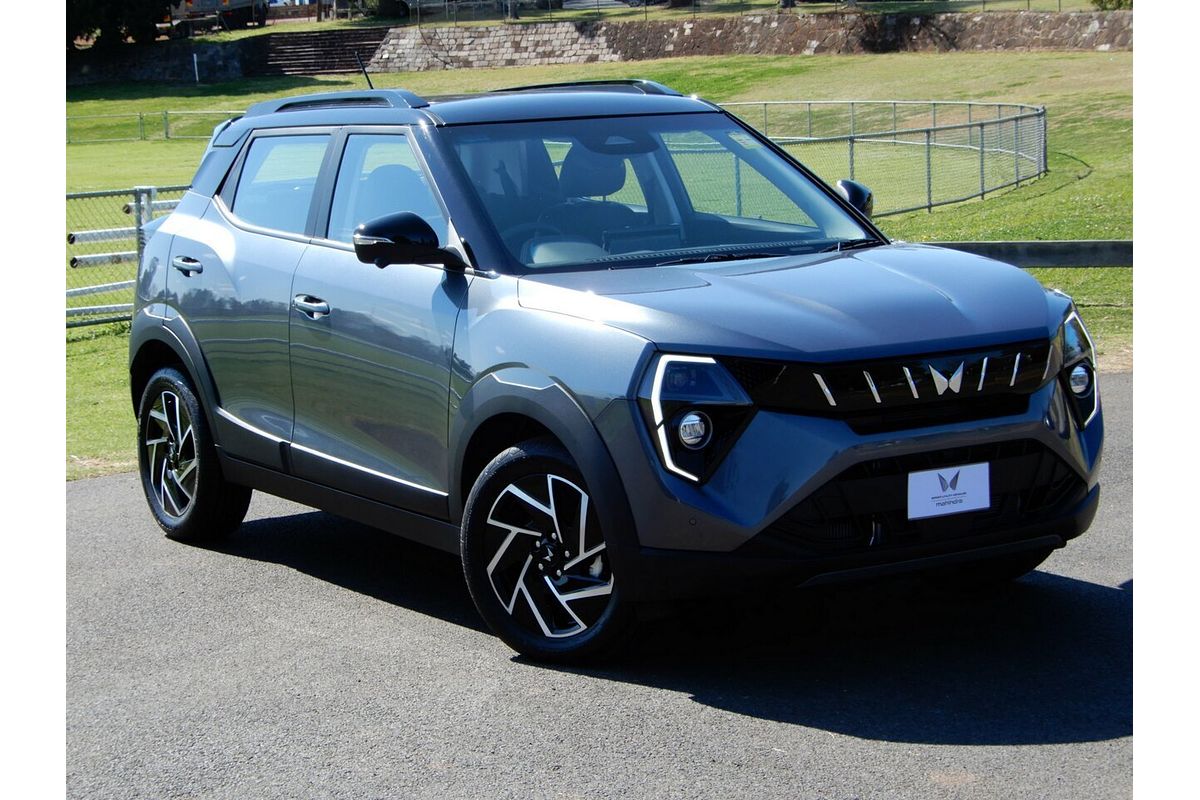 2025 Mahindra XUV 3XO AX7L