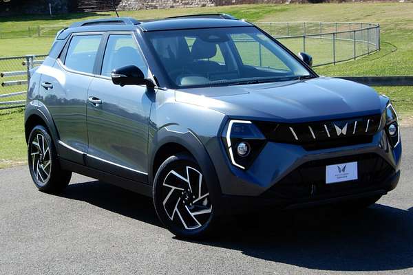 2025 Mahindra XUV 3XO AX7L