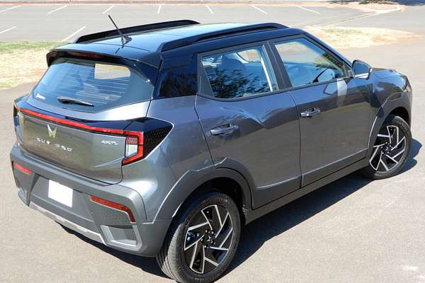 2025 Mahindra XUV 3XO AX7L