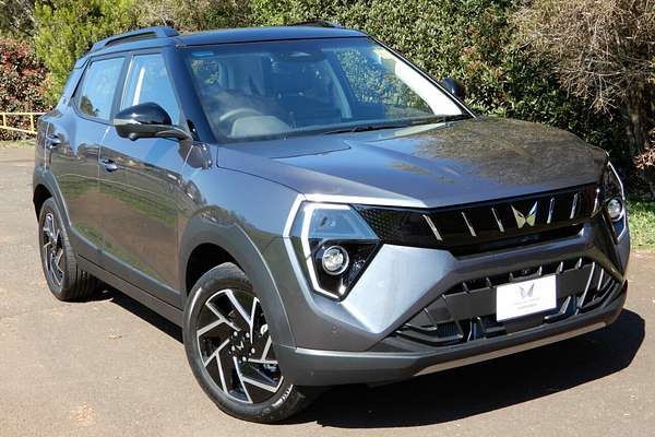 2025 Mahindra XUV 3XO AX7L