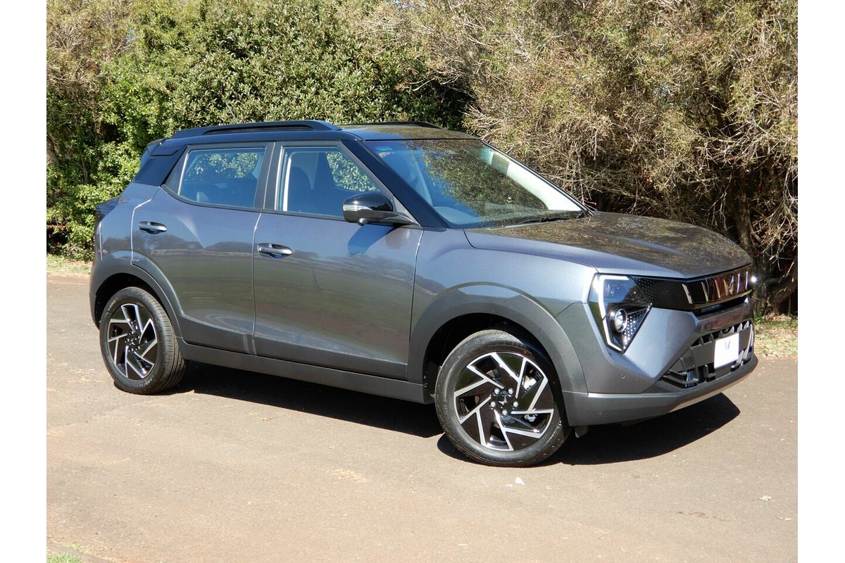 2025 Mahindra XUV 3XO AX7L