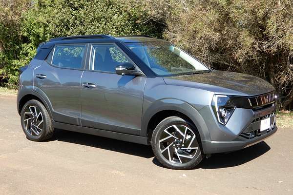 2025 Mahindra XUV 3XO AX7L