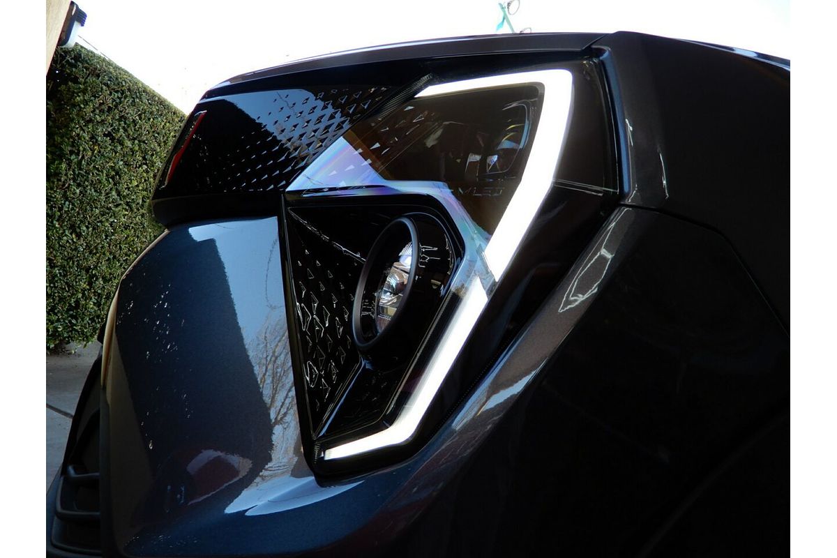 2025 Mahindra XUV 3XO AX7L