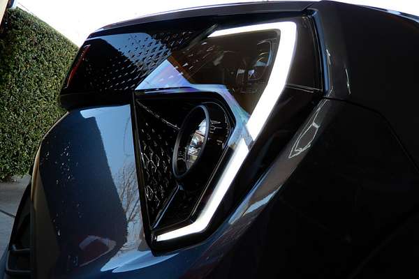 2025 Mahindra XUV 3XO AX7L