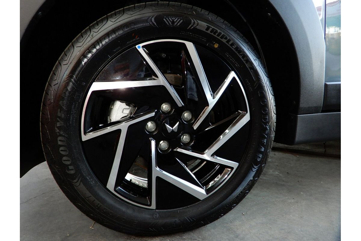 2025 Mahindra XUV 3XO AX7L
