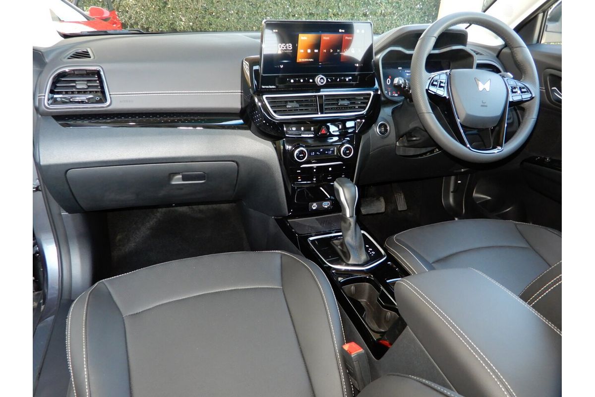2025 Mahindra XUV 3XO AX7L