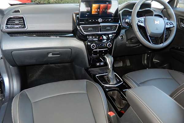 2025 Mahindra XUV 3XO AX7L