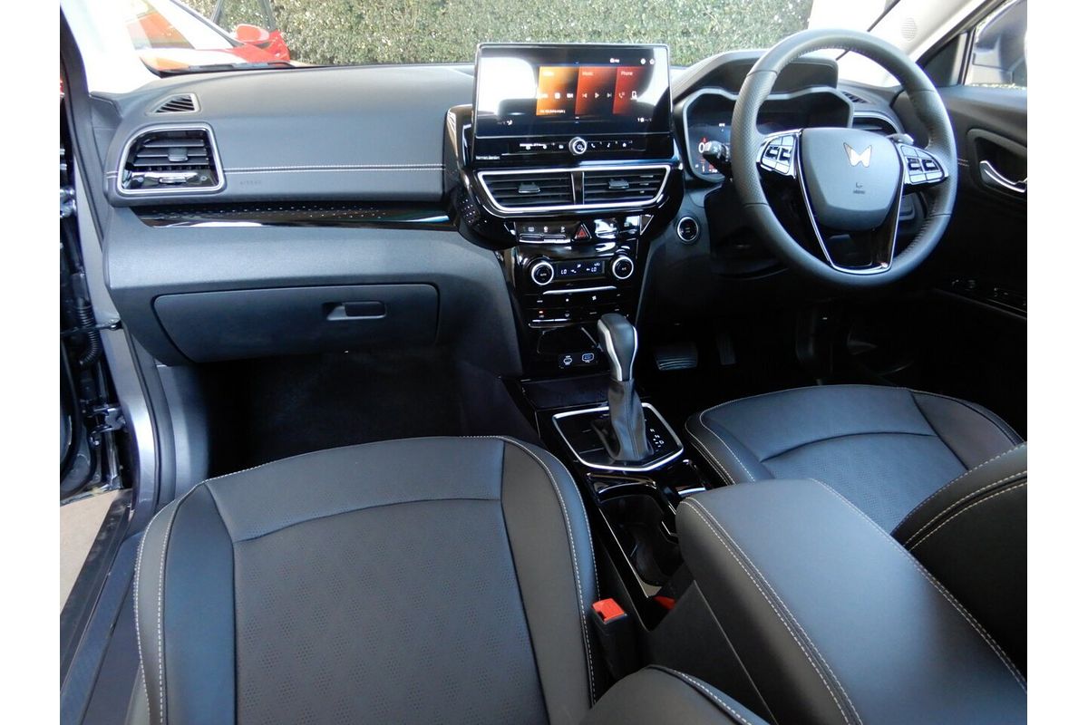 2025 Mahindra XUV 3XO AX7L