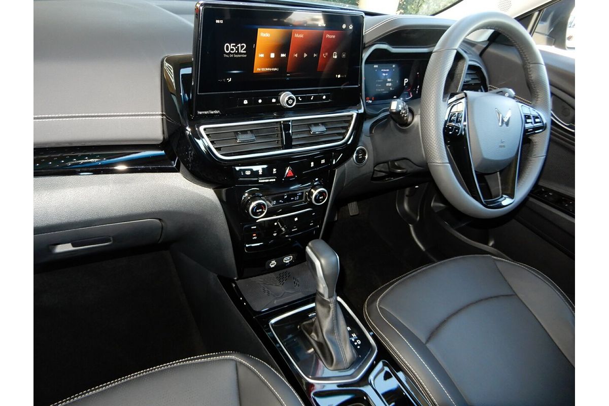 2025 Mahindra XUV 3XO AX7L