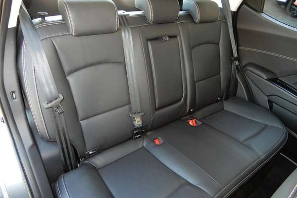 2025 Mahindra XUV 3XO AX7L
