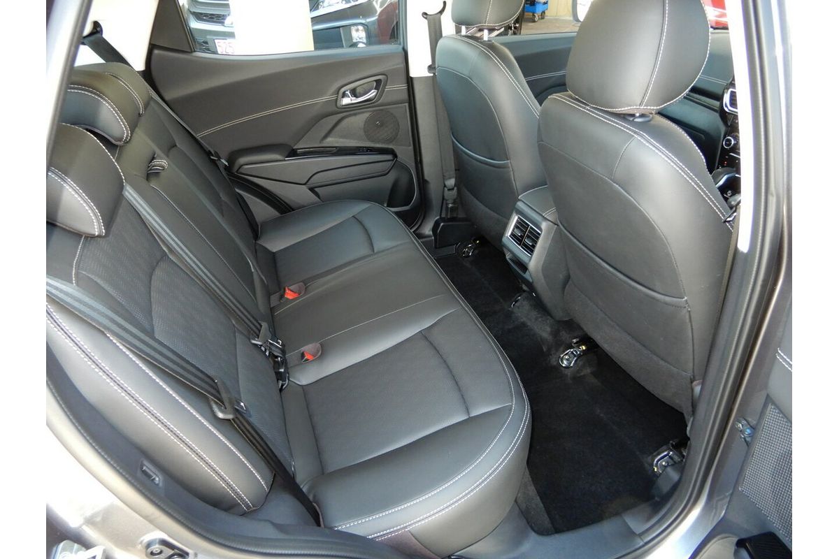 2025 Mahindra XUV 3XO AX7L