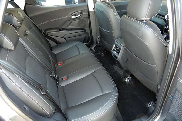 2025 Mahindra XUV 3XO AX7L