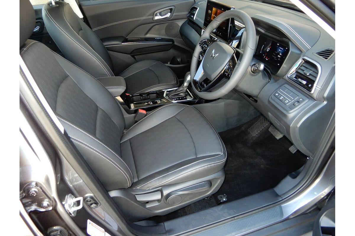 2025 Mahindra XUV 3XO AX7L