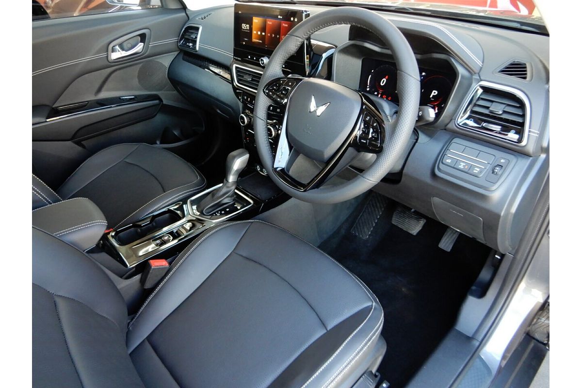 2025 Mahindra XUV 3XO AX7L