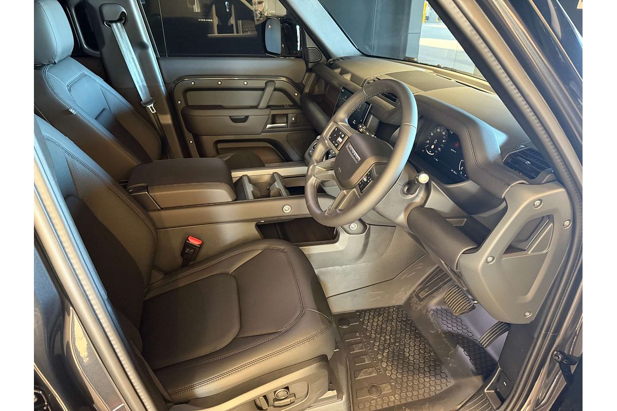 2025 Land Rover Defender 110 D350 X-Dynamic SE L663