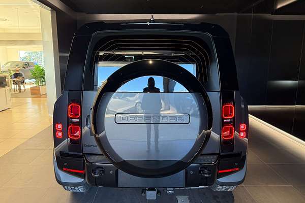 2025 Land Rover Defender 110 D350 X-Dynamic SE L663