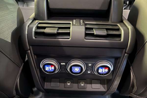 2025 Land Rover Defender 110 D350 X-Dynamic SE L663