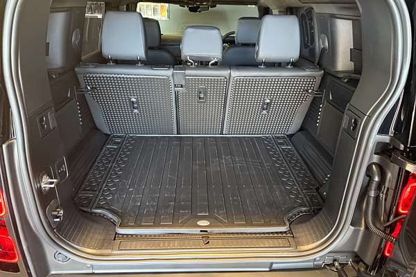 2025 Land Rover Defender 110 D350 X-Dynamic SE L663