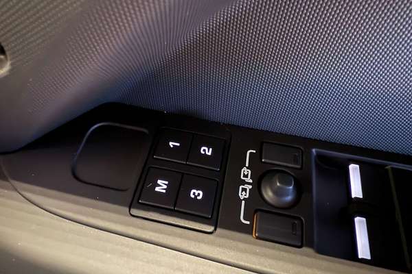2025 Land Rover Defender 110 D350 X-Dynamic SE L663