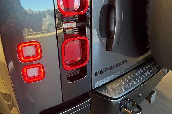 2025 Land Rover Defender 110 D350 X-Dynamic SE L663