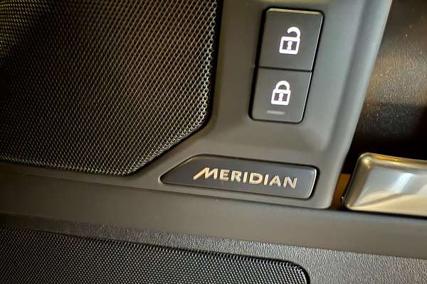 2025 Land Rover Defender 110 D350 X-Dynamic SE L663
