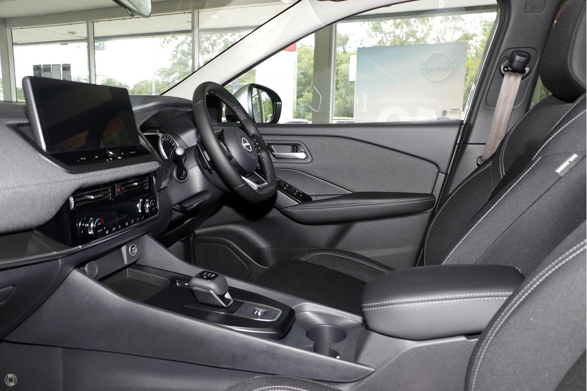 2025 Nissan QASHQAI ST J12
