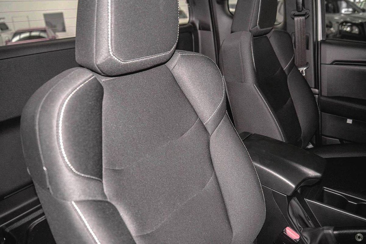 2025 Isuzu D-MAX SX 4X4