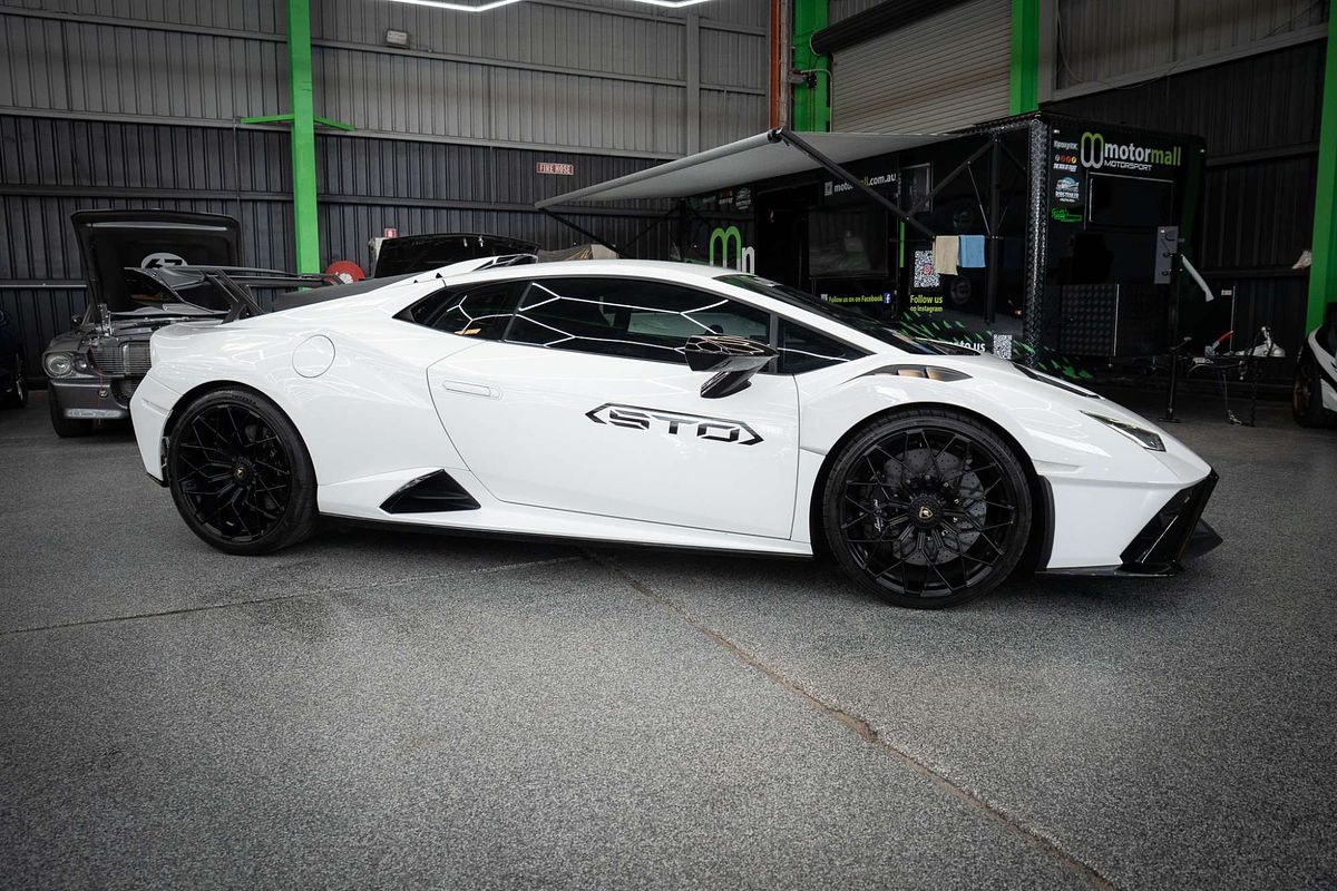 2022 Lamborghini Huracan STO 724