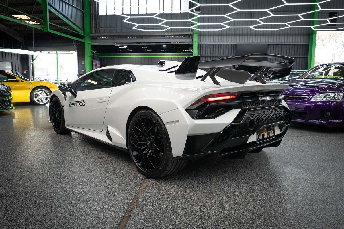 2022 Lamborghini Huracan STO 724