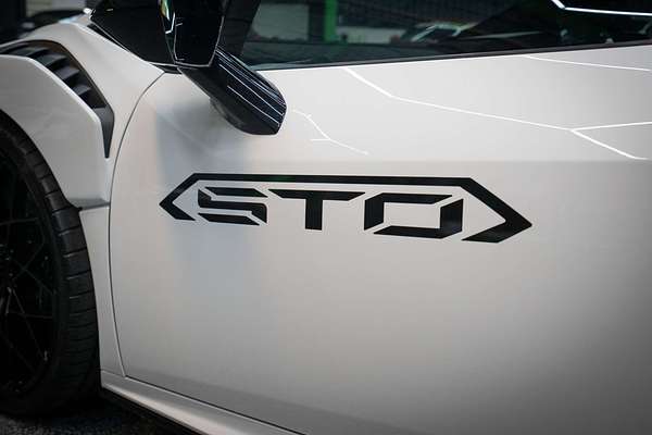 2022 Lamborghini Huracan STO 724