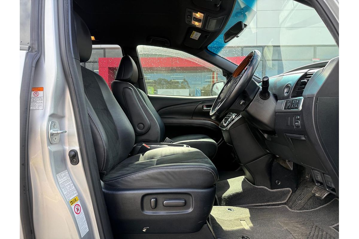 2019 Toyota Tarago GLX GSR50R