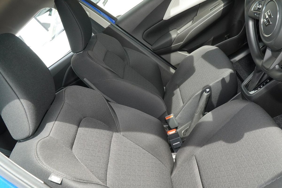 2025 Suzuki Swift Hybrid UZ