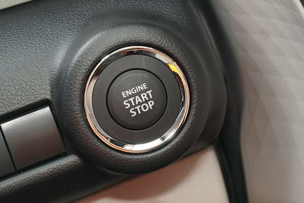 2025 Suzuki Swift Hybrid UZ