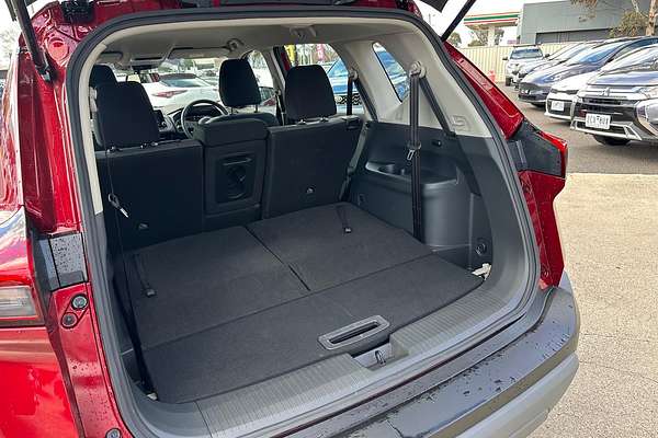 2025 Nissan X-TRAIL ST T33