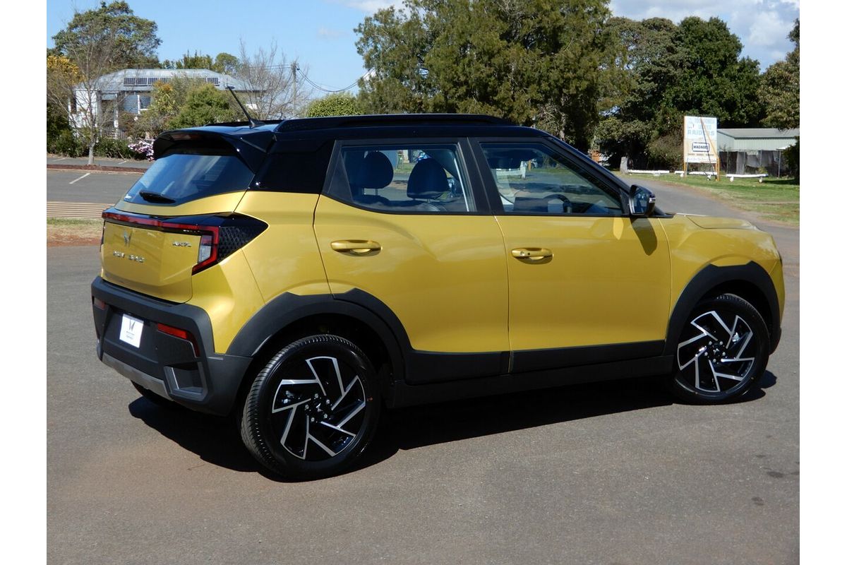 2025 Mahindra XUV 3XO AX7L