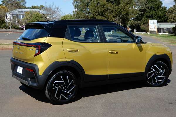 2025 Mahindra XUV 3XO AX7L