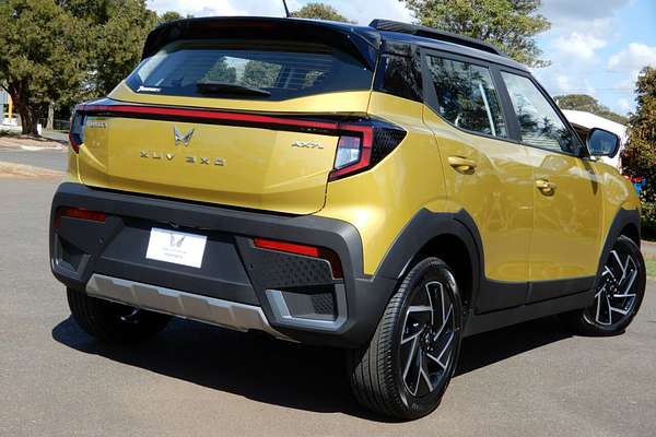 2025 Mahindra XUV 3XO AX7L