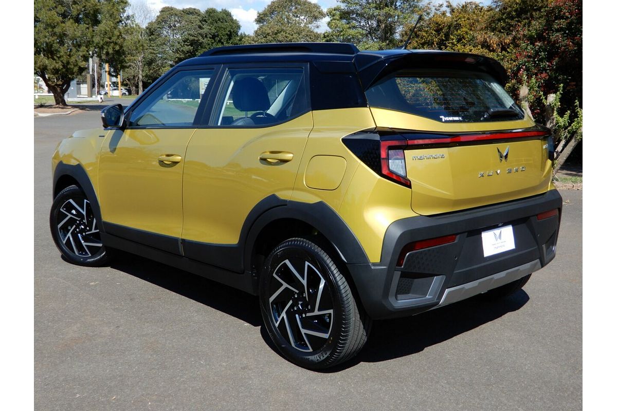 2025 Mahindra XUV 3XO AX7L
