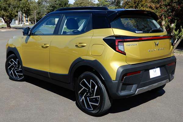 2025 Mahindra XUV 3XO AX7L