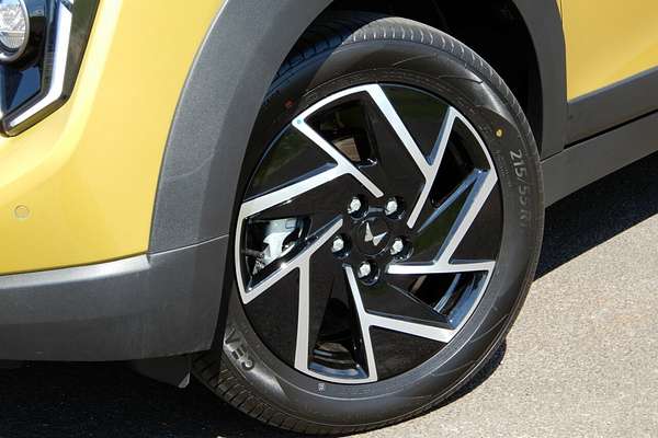2025 Mahindra XUV 3XO AX7L