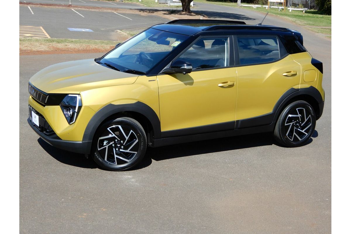 2025 Mahindra XUV 3XO AX7L