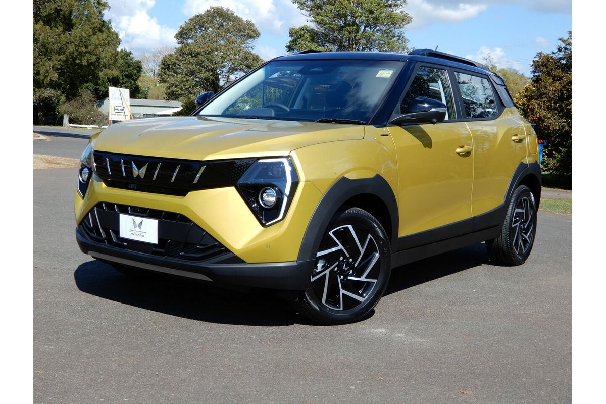 2025 Mahindra XUV 3XO AX7L