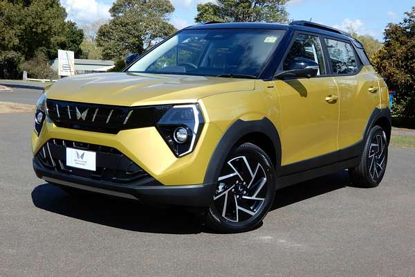 2025 Mahindra XUV 3XO AX7L