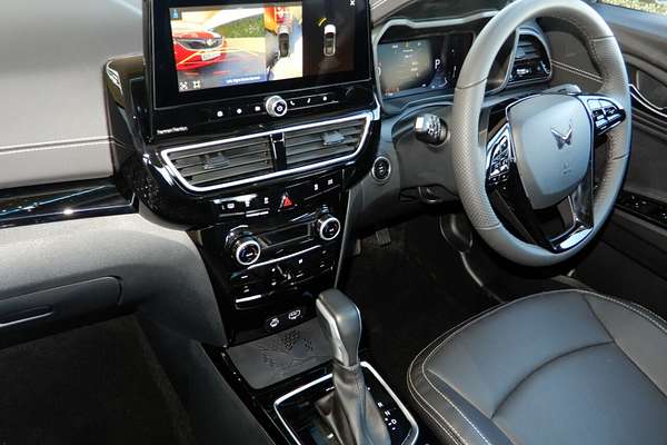 2025 Mahindra XUV 3XO AX7L