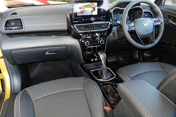 2025 Mahindra XUV 3XO AX7L