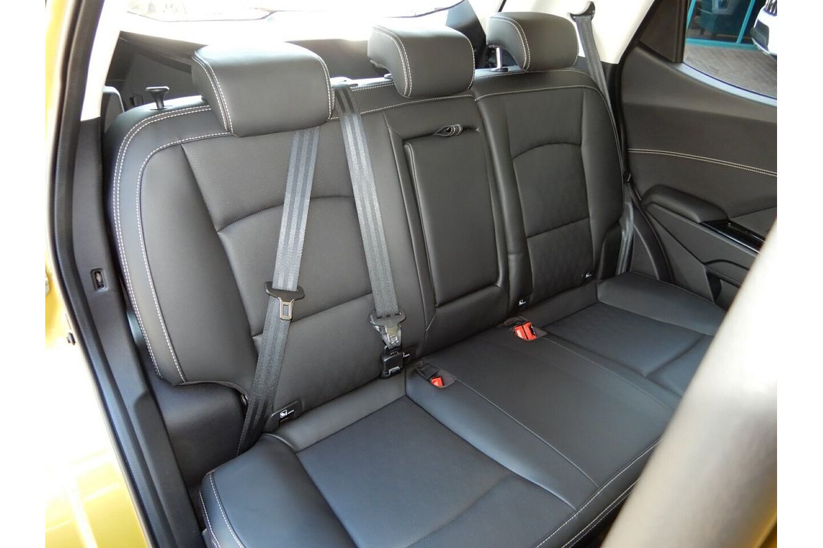 2025 Mahindra XUV 3XO AX7L